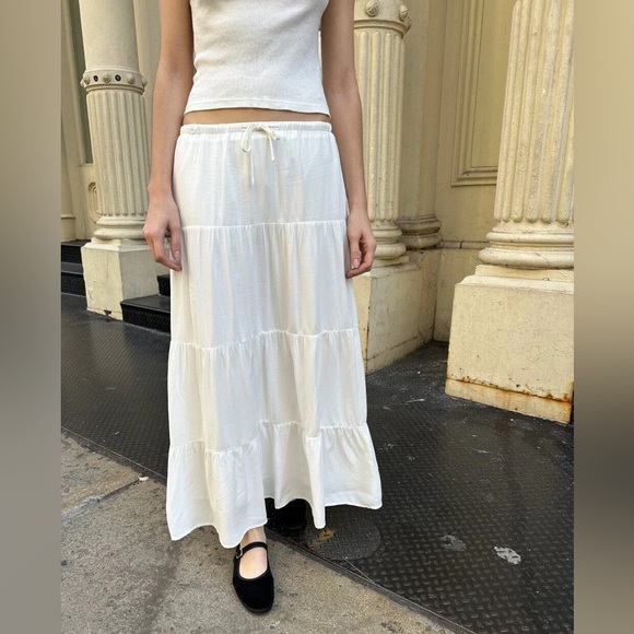 Brandy Melville Dresses & Skirts - Brandy melville white nadia skirt
